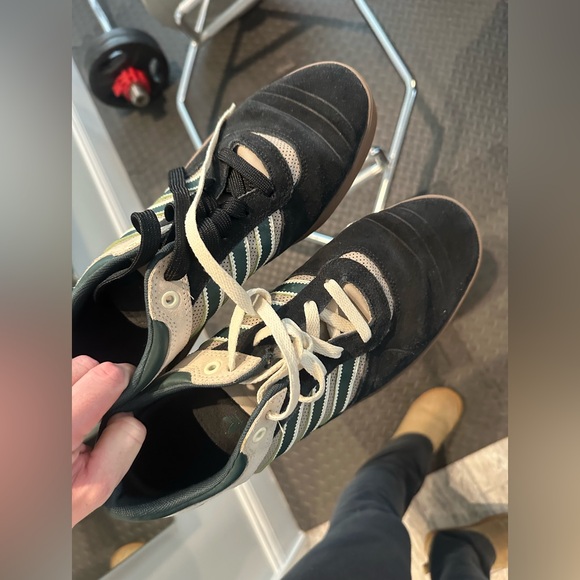 SALE💸💙💙Adidas skate boarding men’s black, green and cream. - Picture 16 of 16